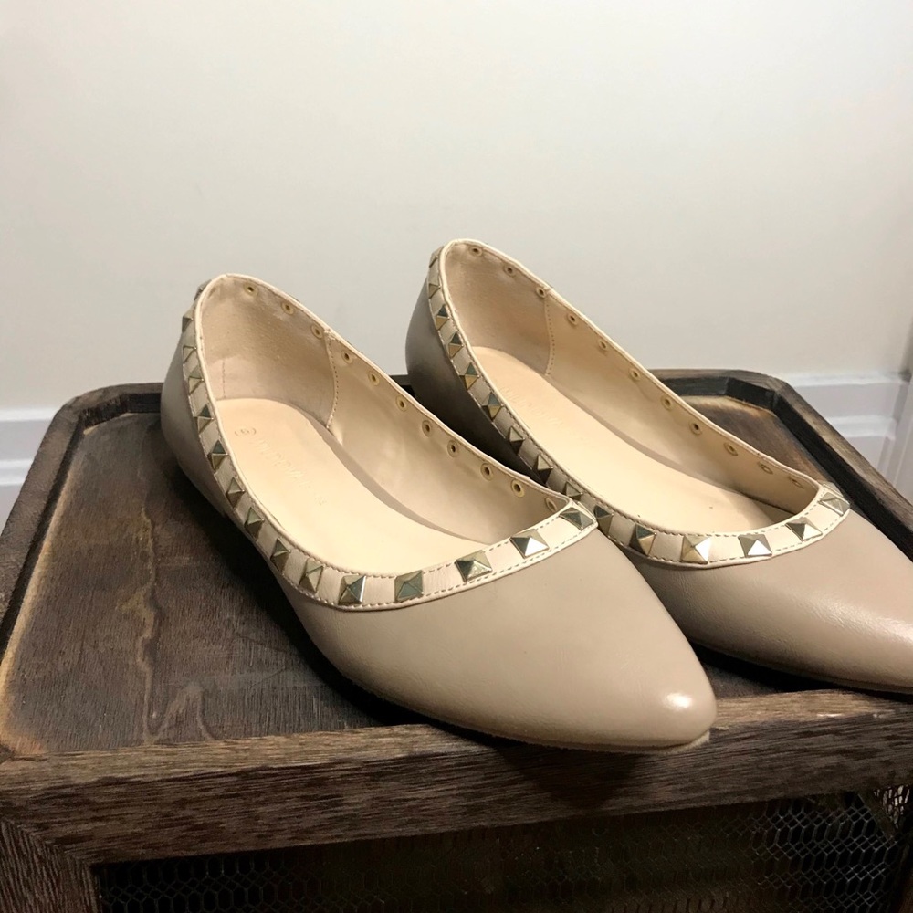 cute nude flats!